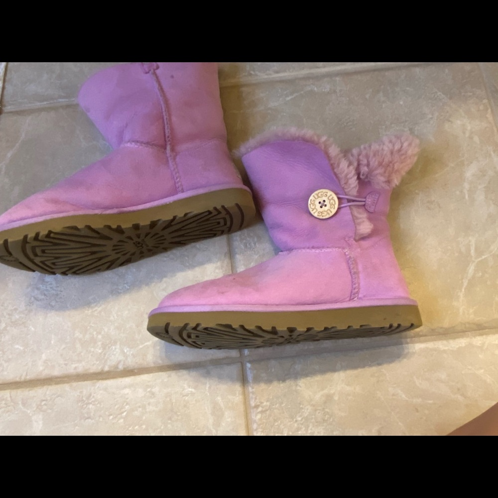 COPY - Uggs size 6 boots with Bailey button! - Picture 5 of 13